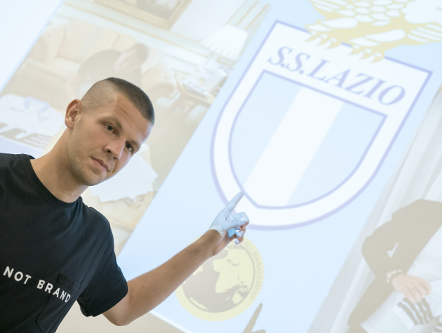 23. Denis Vavro