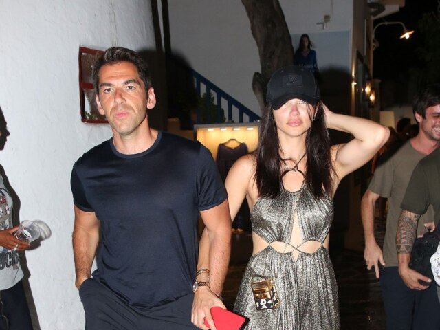 Brazílska topmodelka Adriana Lima a jej nový partner - turecký finančník a podnikateľ Emir Uyar. Spoločne na ostrove Mykonos. 