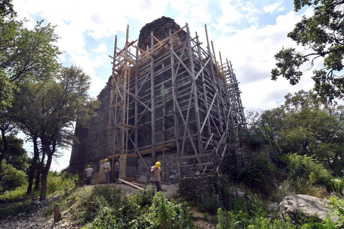 SR kultúra archeológia rekonštrukcia Viniansky hrad KEX