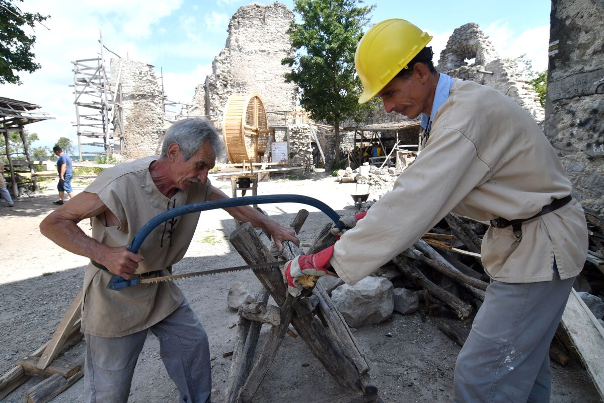 SR kultúra archeológia rekonštrukcia Viniansky hrad KEX
