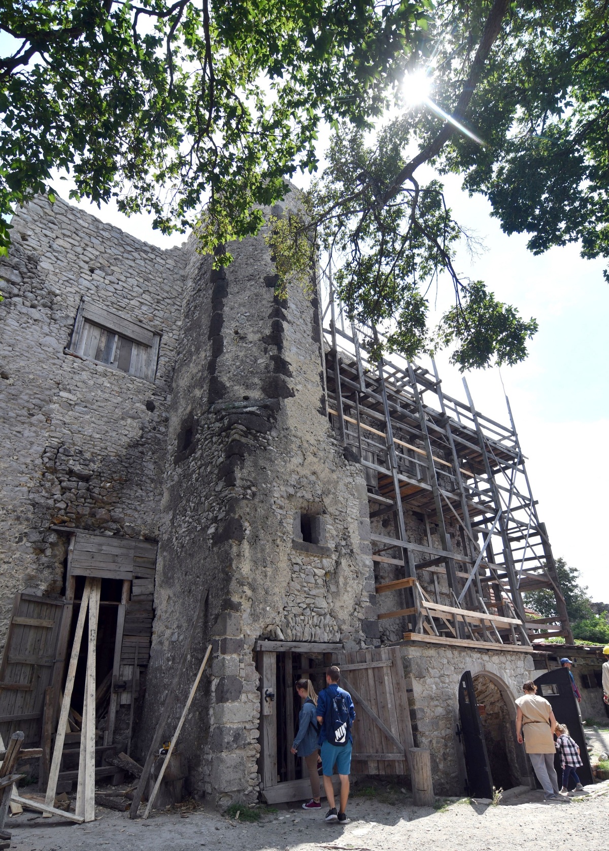 SR kultúra archeológia rekonštrukcia Viniansky hrad KEX