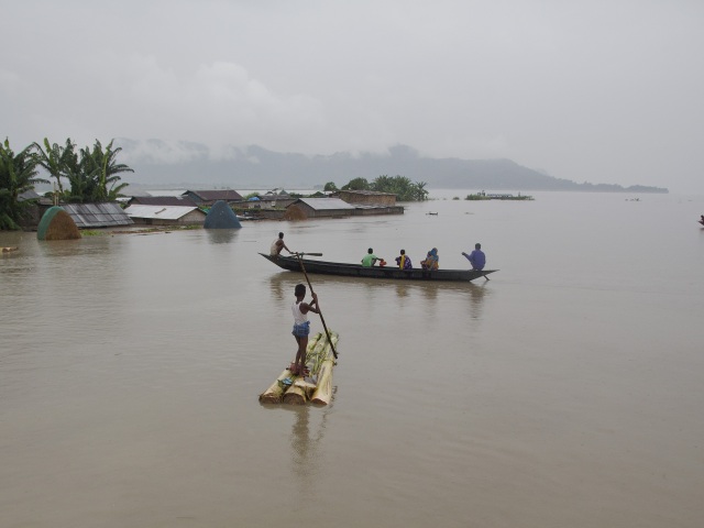 India, záplavy, brahmaputra, rieka, voda