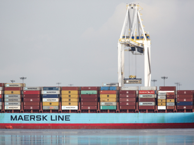 loď, kontajner, náklad, maersk, tovar
