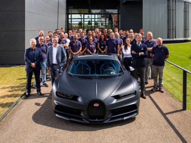 Bugatti Chiron  - 200 ks