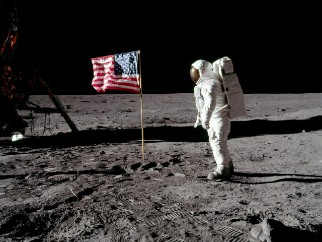 Apollo 11, mesiac,