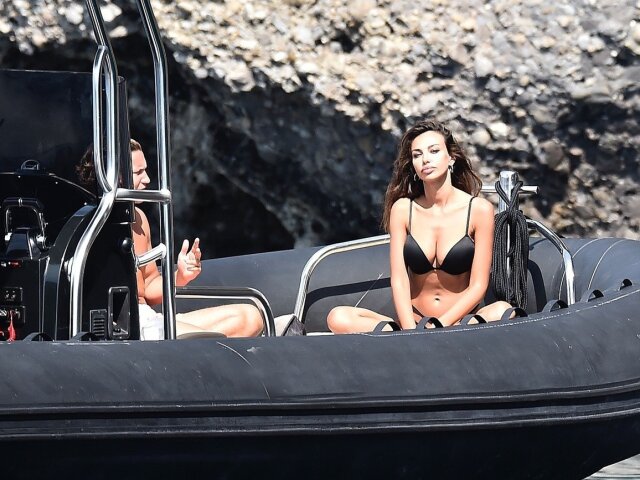 Herečka a modelka Madalina Ghenea na dovolenke v Portofine. Vľavo jej nový partner Vito Schnabel. 