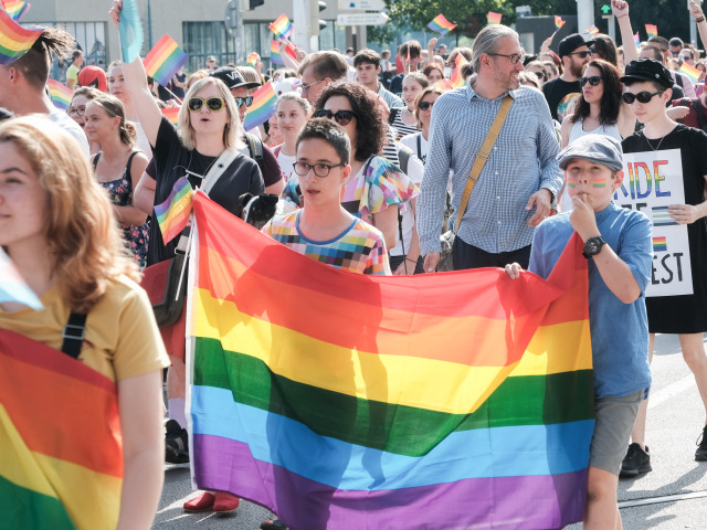 duhový pride 2019, pochod, bratislava, dúha, vlajka