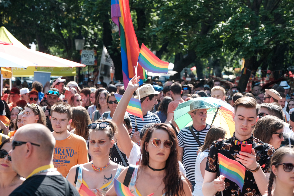 duhový pride 2019, pochod, LGBTI, hviezdoslavovo námestie, bratislava, vlajky