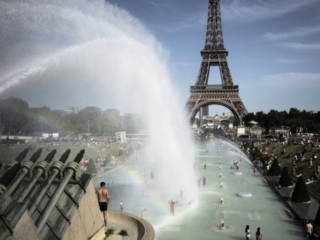 horúčavy / Paríž / Francúzsko /