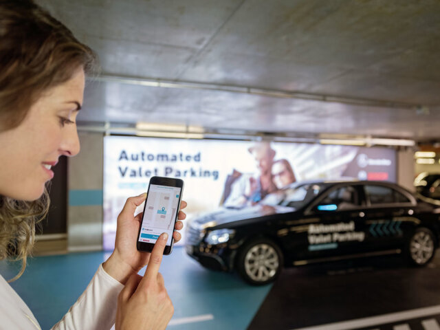 Mercedes-Benz - autonómne parkovanie Stuttgart