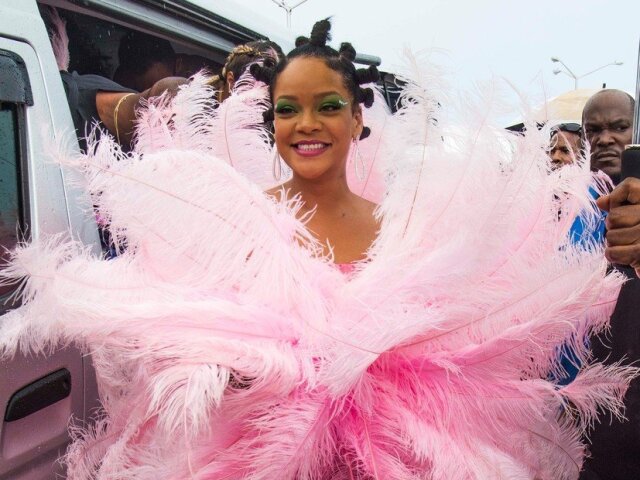 Speváčka Rihanna sa zúčastnila na karnevale na Barbadose. 