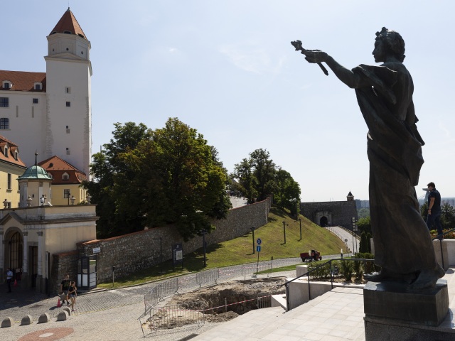 SR Bratislava Parlament Jama Stožiar Vlajka BAX