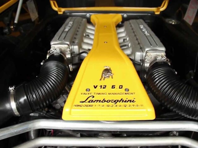 Lamborghini - motor V12