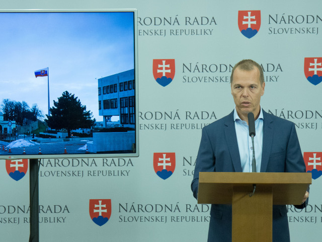 NR SR, kancelária, Dadniel Guspan