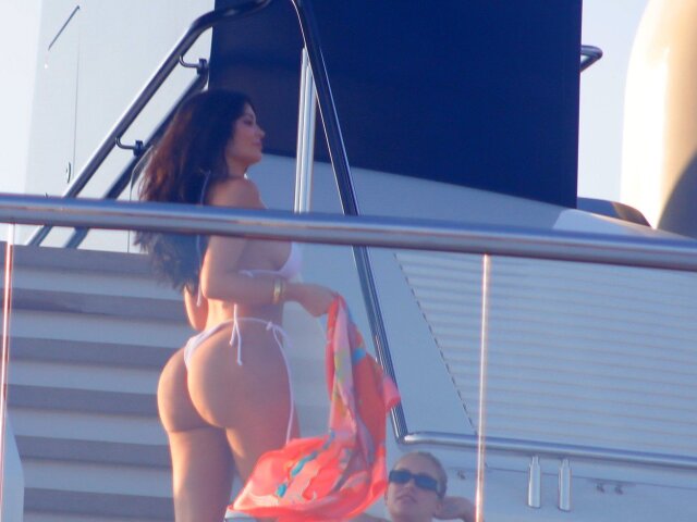 Boháčka Kylie Jenner si užívala na jachte v luxusnom letovisku Capri.