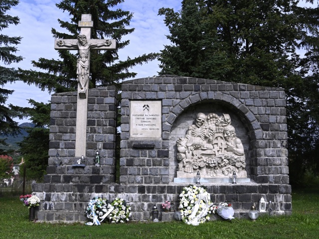 SR Handlová Deň bielych ruží spomienka TNX