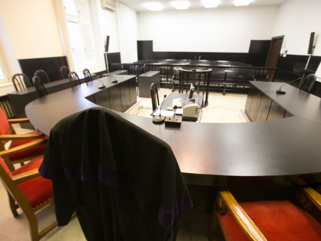justicny palac, pojednavacia miestnost, sud, sudnictvo