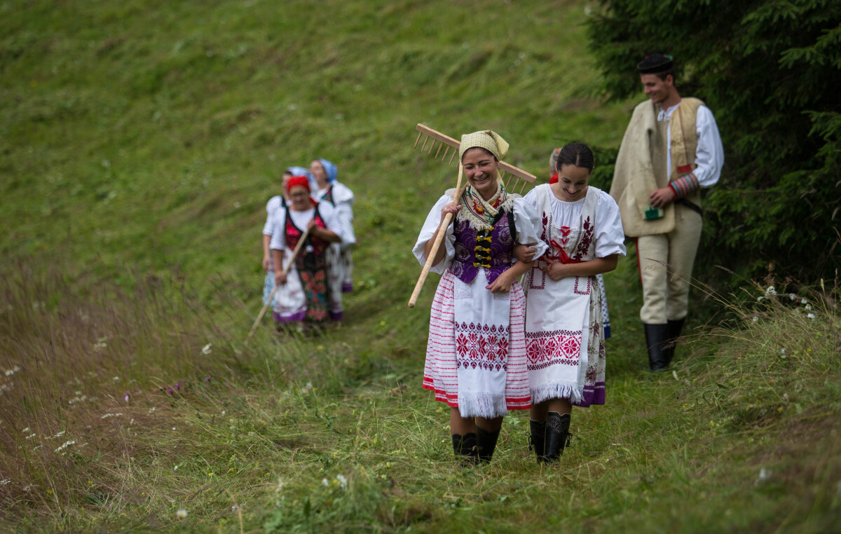 trávnice, kopanecké lúky, kroj,