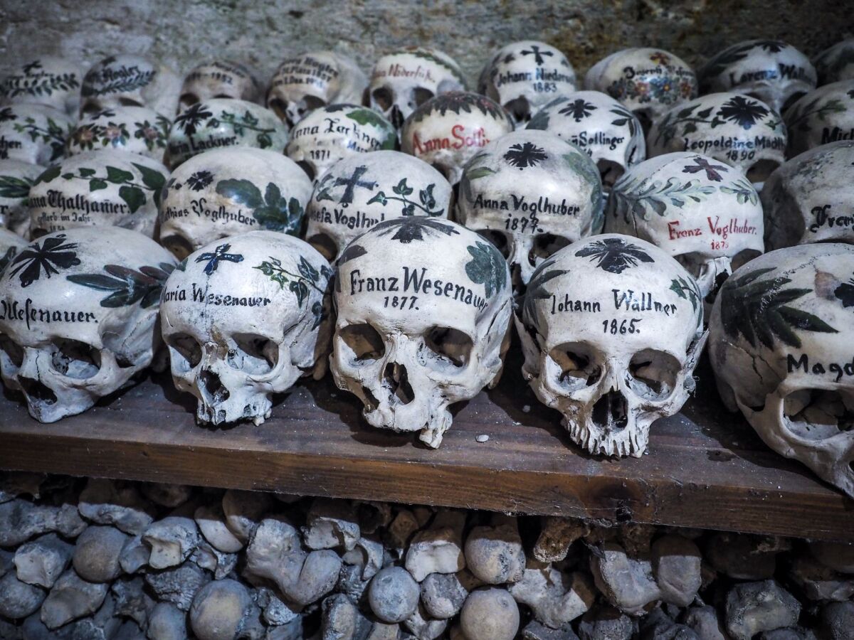 Hallstatt, kostnica, lebky