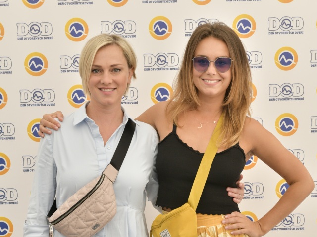 Herecké kolegyne Monika Hilmerová (vľavo) a Dominika Kavaschová. 