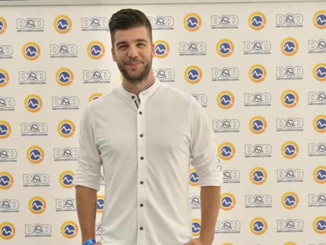 Moderátor Tomáš Juríček. 