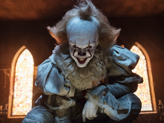 Bill Skarsgard ako vražedný klaun Pennywise