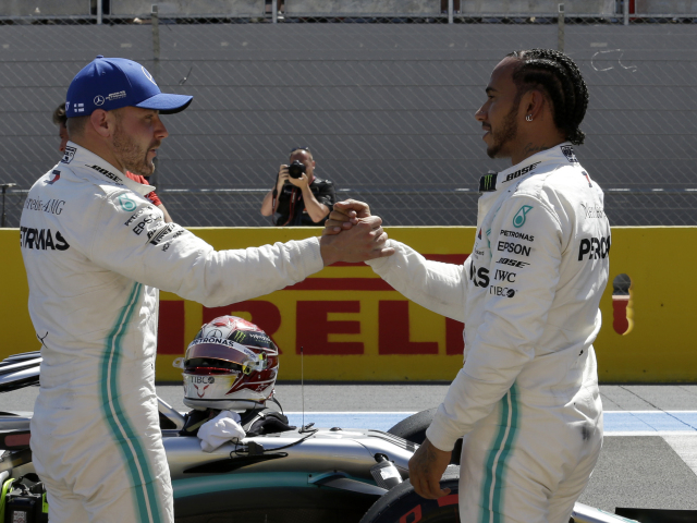 Bottas a Hamilton