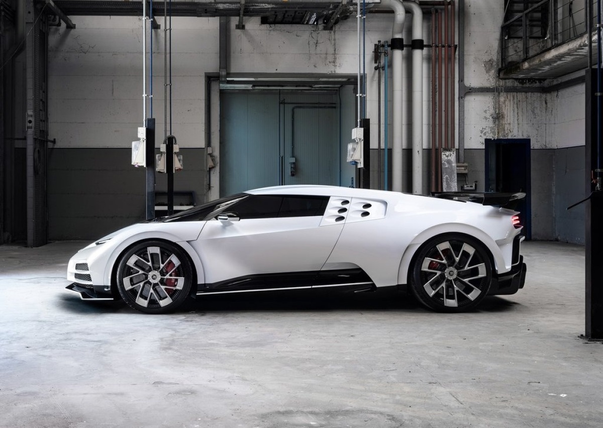 Bugatti-Centodieci-2020-1024-0b