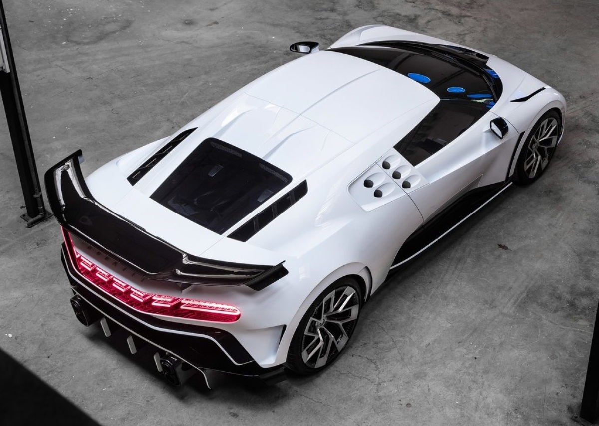 Bugatti-Centodieci-2020-1024-0c