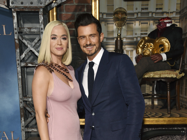 Herec Orlando Bloom vzal na premiéru svoju priateľku - speváčku Katy Perryovú.