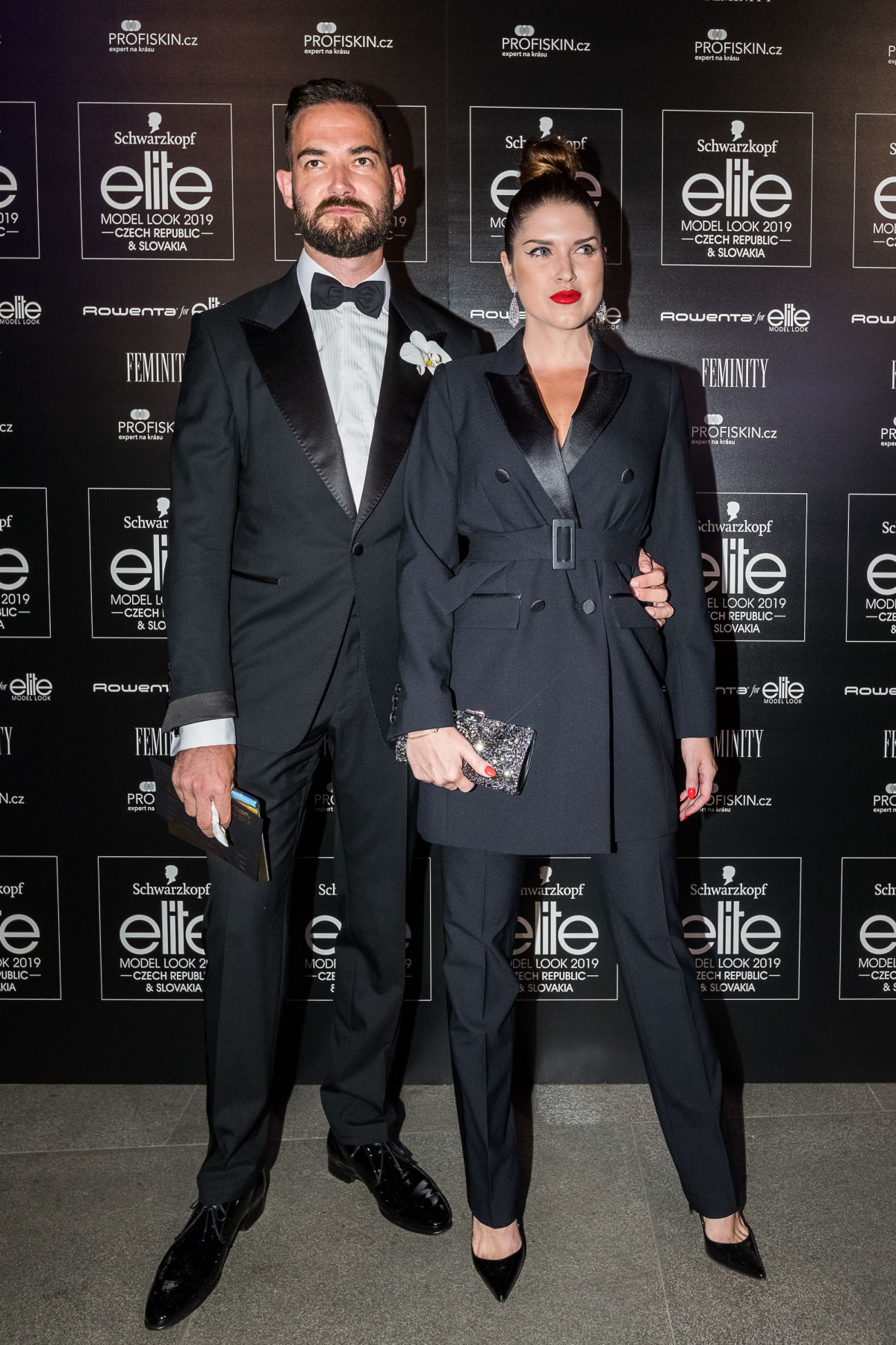Fotograf a dizajnér Lukáš Kimlička a jeho kamarátka a kolegyňa Jana Mutňanská. 