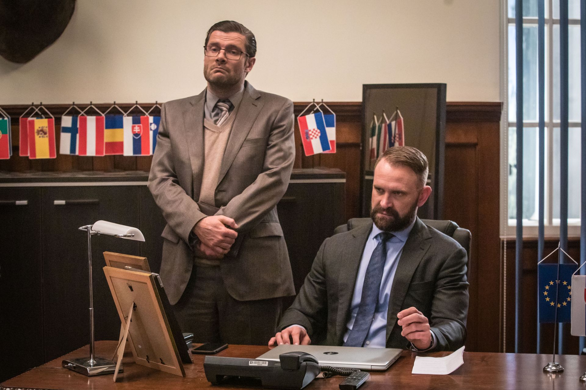 Ani v novej sérii dýcha na chrbát premiérovi jeho verný poskok Ondrej (Milo Kráľ).