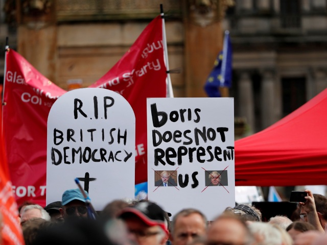 Británia / protest / Škótsko /