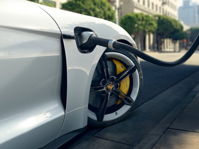 Porsche Taycan - 2019