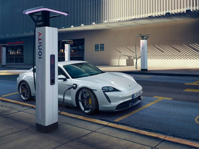 Porsche Taycan - 2019