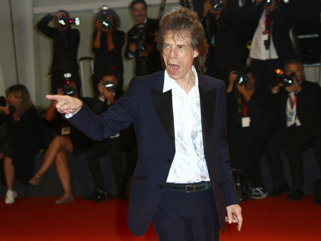 Spevák a herec Mick Jagger na filmovom festivale v Benátkach. 