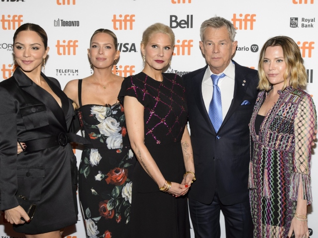 Hudobník, producent a skladateľ David Foster priviedol do Toronta svoje ženy. Zľava: Manželka Katharine McPhee a dcéry Erin Foster, Amy Foster a Jordan Foster.