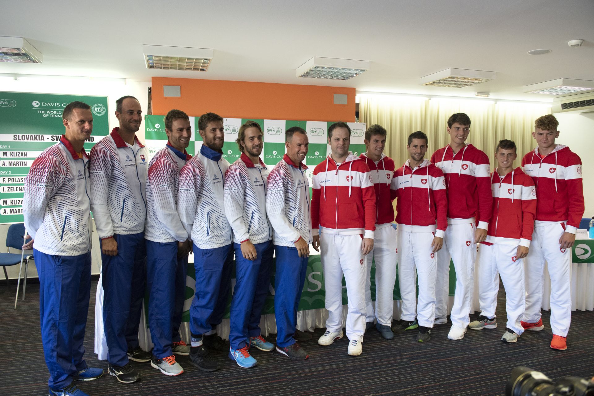 Slovenskí tenisti si zmerajú sily so Švajčiarmi v  I. skupine euro-africkej zóny Davisovho pohára.
