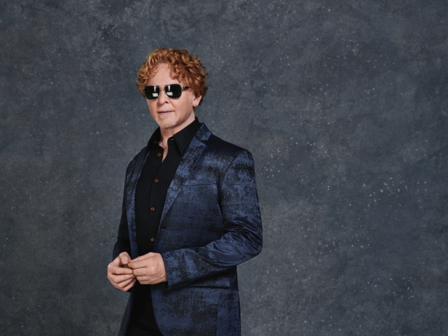 Líder formácie Simply Red Mick Hucknall. 