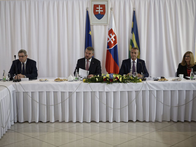 VLÁDA: Rokovanie Pellegrini Raši