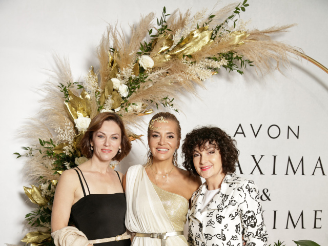 Speváčka Dara Rolins (v strede) ako diva večera. S kolegyňami Luciou Lužinskou (vľavo) a Beátou Dubasovou. 