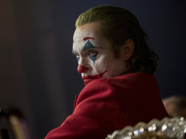 Záber z filmu Joker, v ktorom hlavnú rolu stvárnil herec Joaquin Phoenix. 