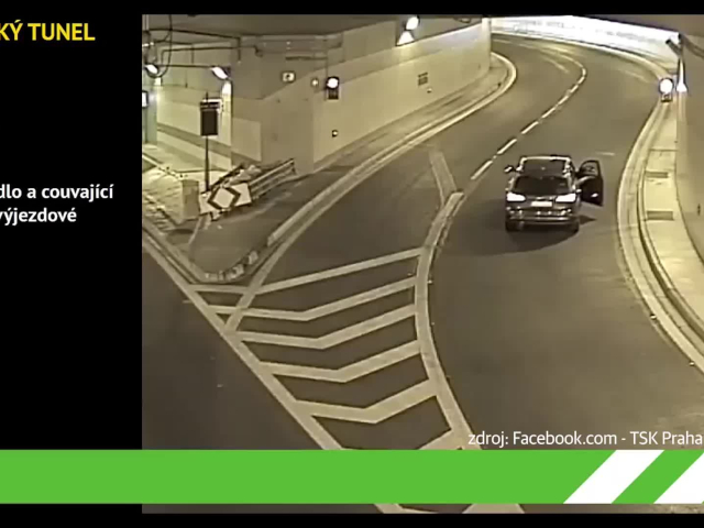 Auto v komplexe Blanka v Prahe