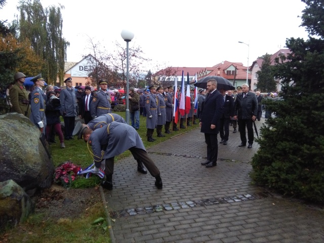 Detva SNP 75.výročie prehliadka partizáni Pellegrini