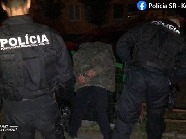 polícia zatknutir naháňačka