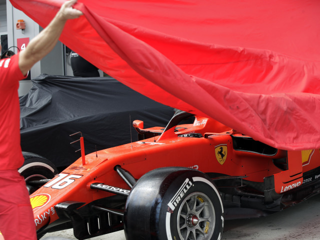 Ferrari, dážď, ilustračná