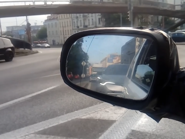 zrkadlo auto