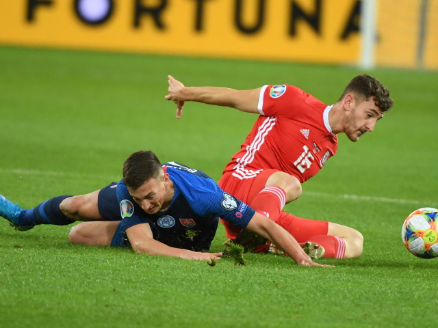 Róbert Boženík, Tom Lockver