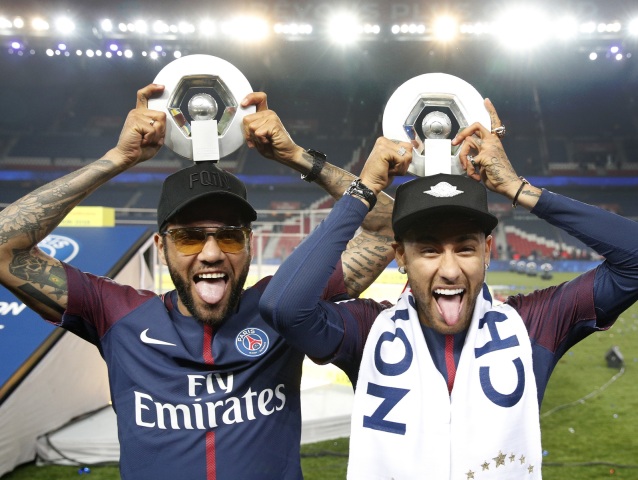 Dani Alves, Neymar,