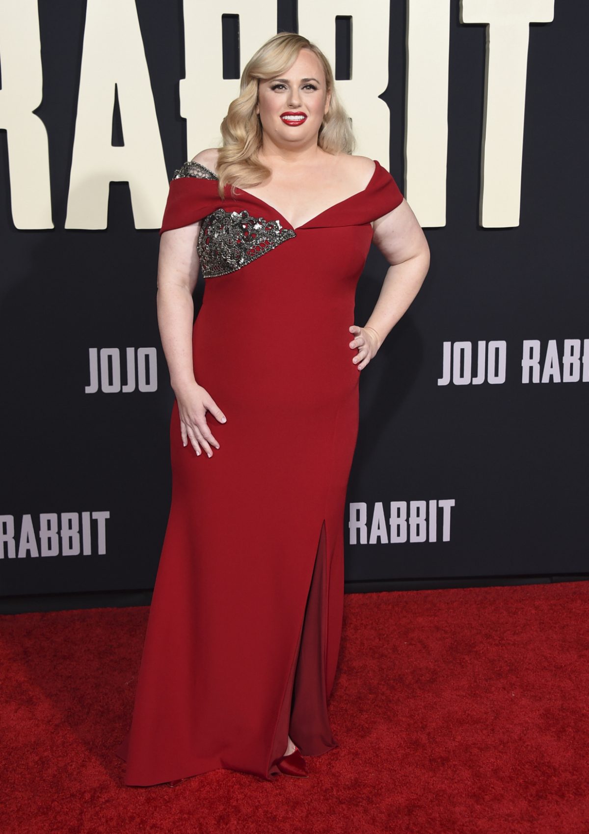 Herečka Rebel Wilson v kreácii Badgley Mischka. 
